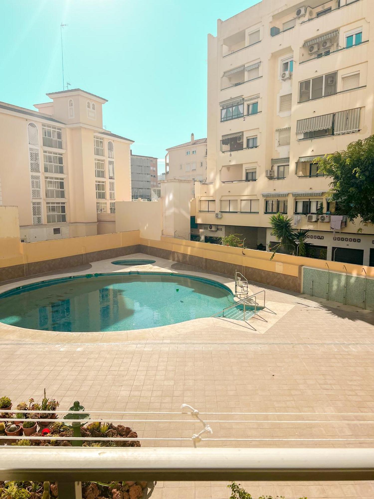 Cozy And Bright Flat With Pool Lejlighed Torremolinos Eksteriør billede