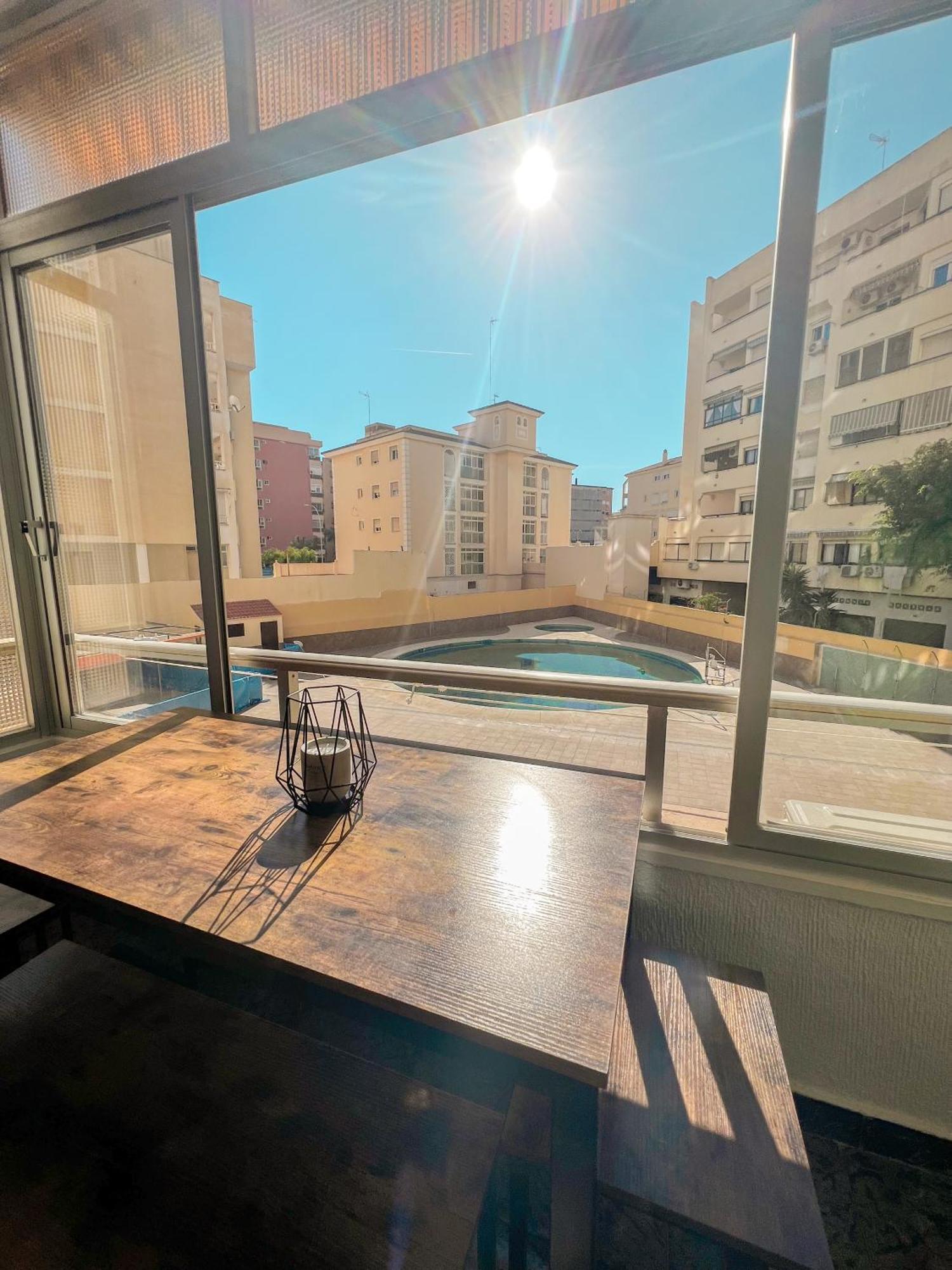 Cozy And Bright Flat With Pool Lejlighed Torremolinos Eksteriør billede