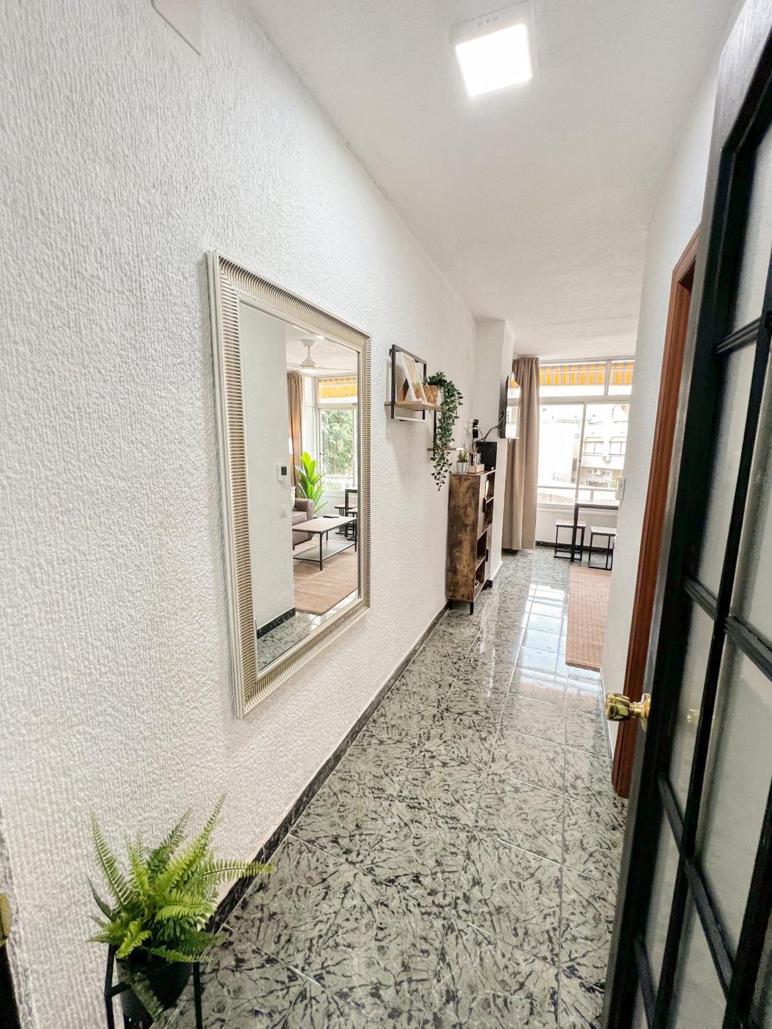Cozy And Bright Flat With Pool Lejlighed Torremolinos Eksteriør billede