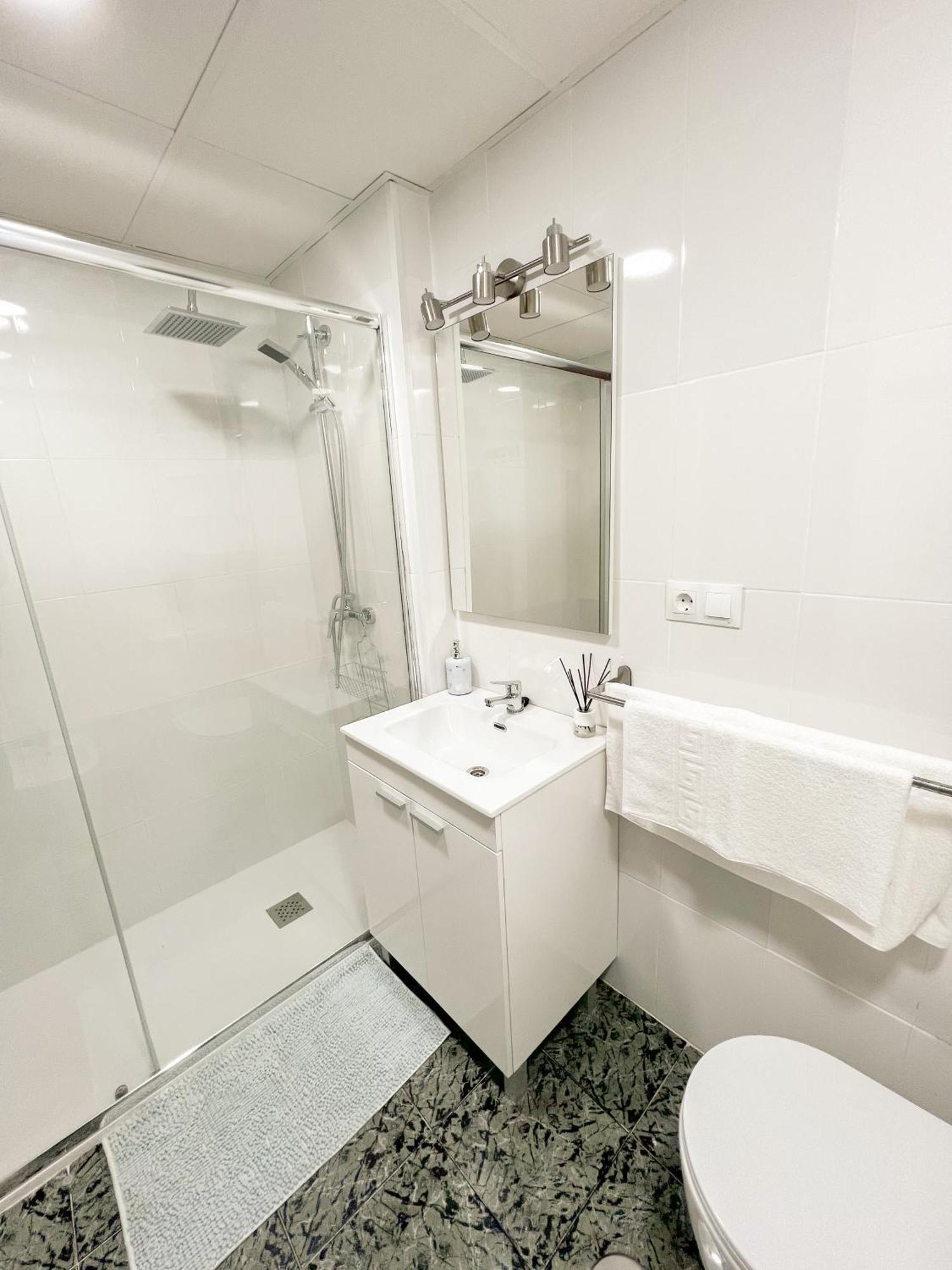 Cozy And Bright Flat With Pool Lejlighed Torremolinos Eksteriør billede