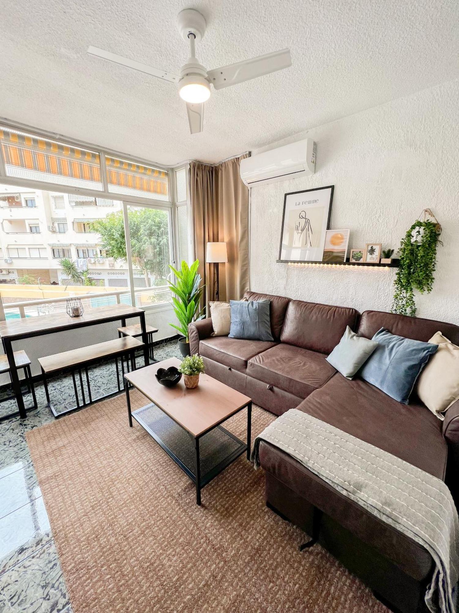 Cozy And Bright Flat With Pool Lejlighed Torremolinos Eksteriør billede