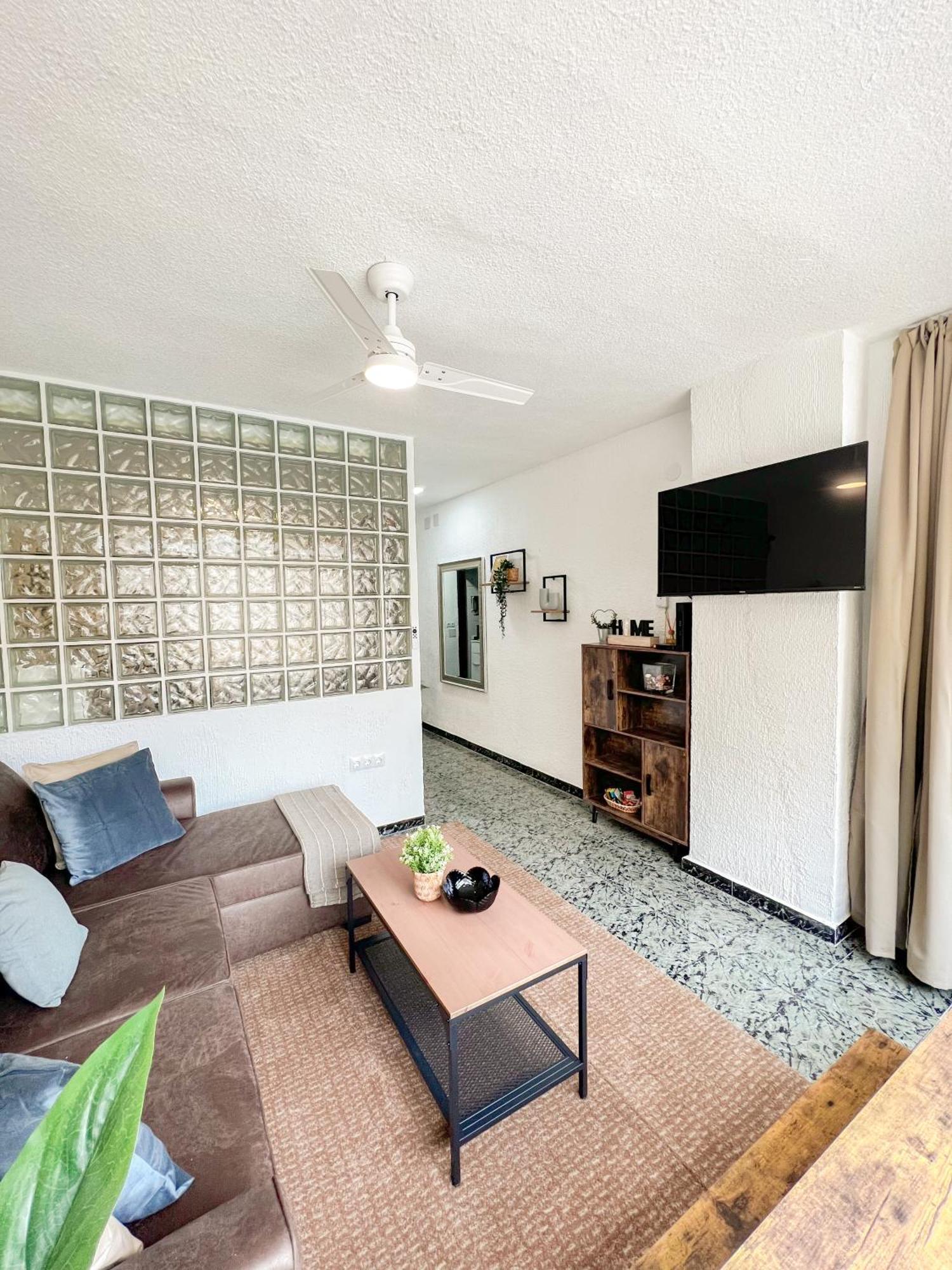 Cozy And Bright Flat With Pool Lejlighed Torremolinos Eksteriør billede
