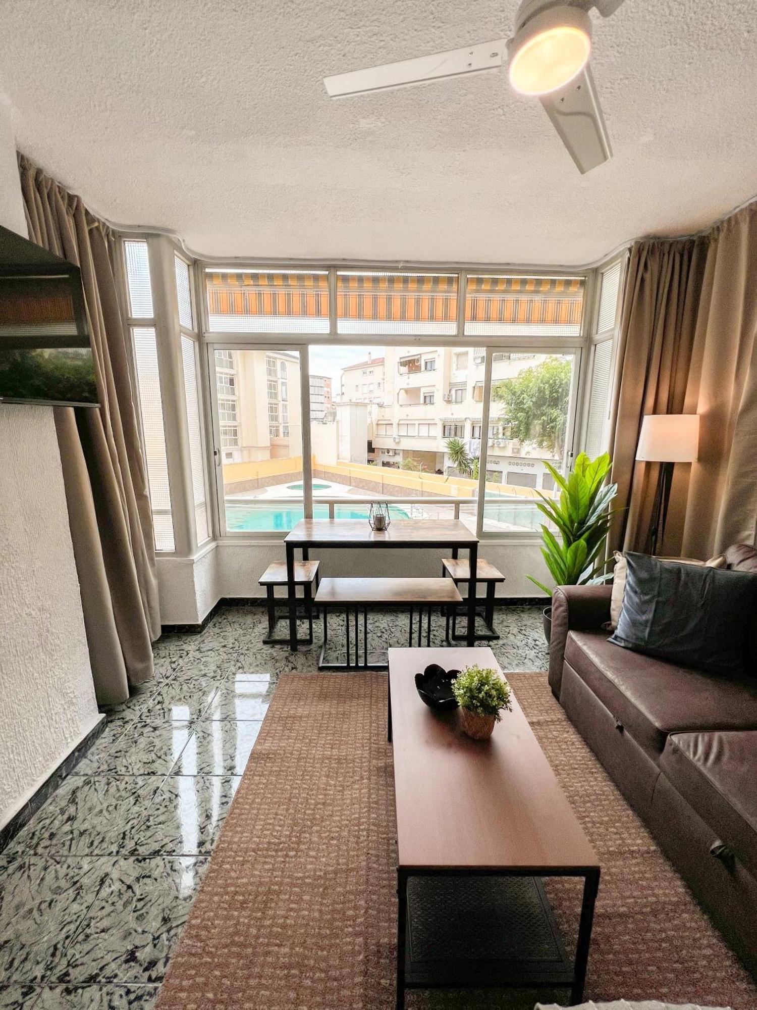 Cozy And Bright Flat With Pool Lejlighed Torremolinos Eksteriør billede